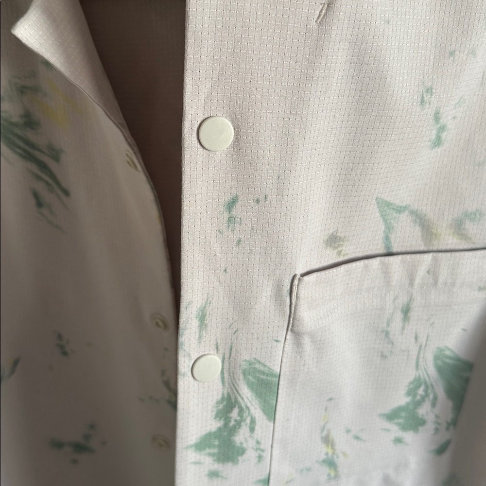 lululemon athletica Airing Easy Camp Collar Shirt  Snap Closure Size Medium - Picture 6 of 9